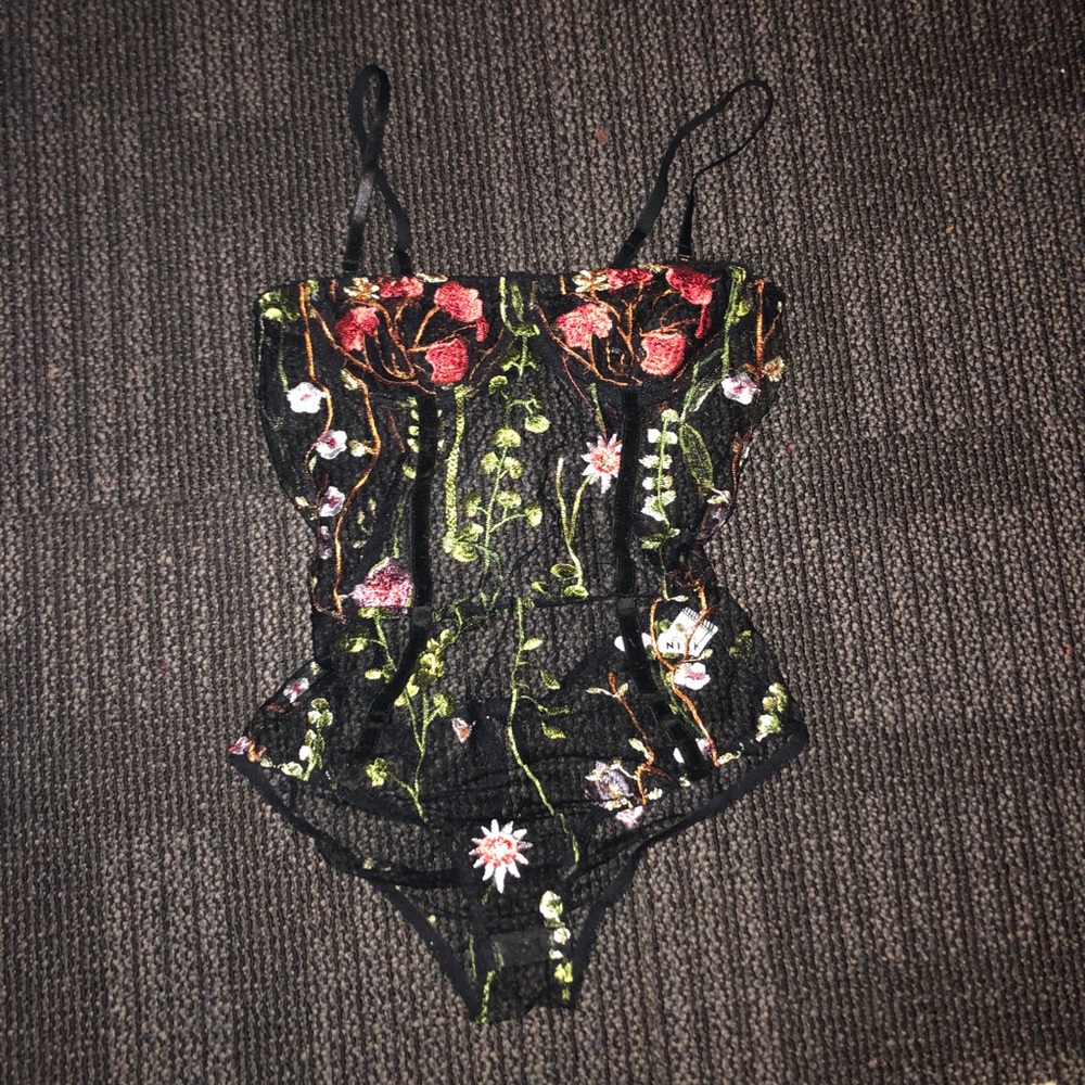 Mesh Floral Bodysuit🖤🌺🍃